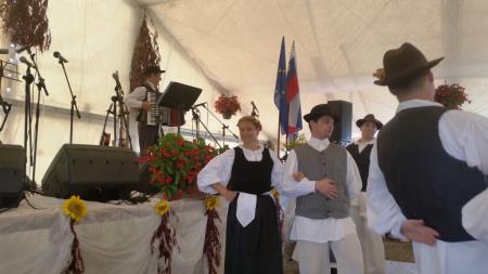 Na 19. tradicionalni prireditvi Pozdrav jeseni ob prazniku Marijinega vnebovzetja, veselo druženje Prlekov, Prekmurcev in Medžimurcev 25